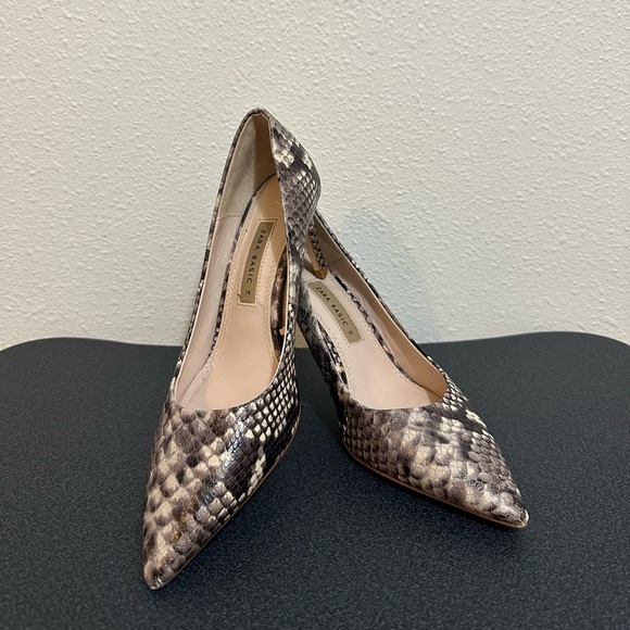 Zara Shoes - Zara Basic Women’s Snakeskin Snake Print Pointed Toe Pump Heel